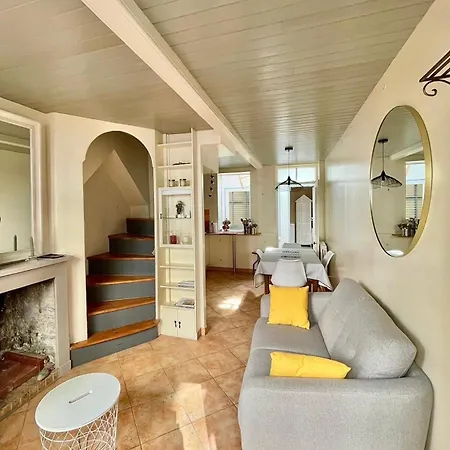 Maison - 3 - 50 M De La *