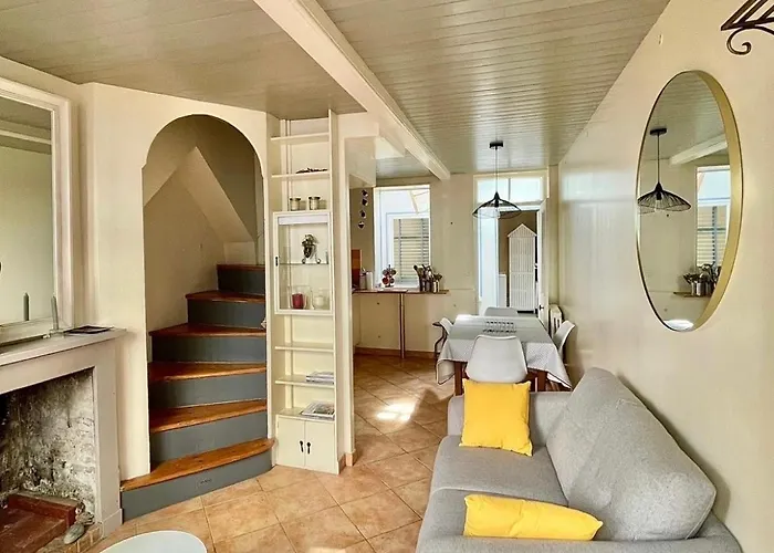 Maison - 3 - 50 M De La *